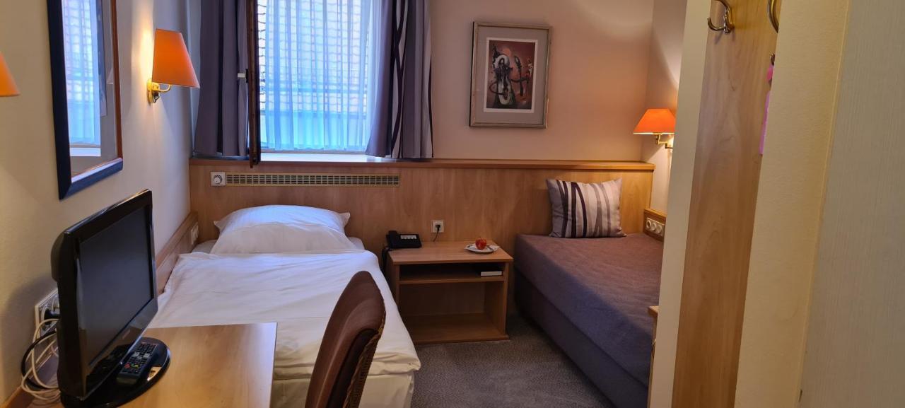 Hotel Garni "Am Ellinger Tor" Weißenburg in Bayern Εξωτερικό φωτογραφία
